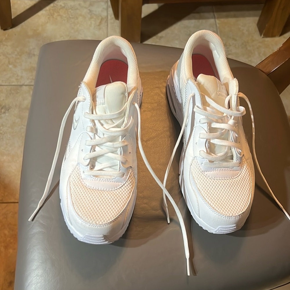 Nike Airmax Sneakers White Size 10 barely worn
